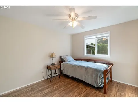 633 NE 160th Avenue Portland OR 97230