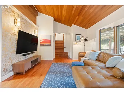5002 SW Julia Court Portland OR 97221