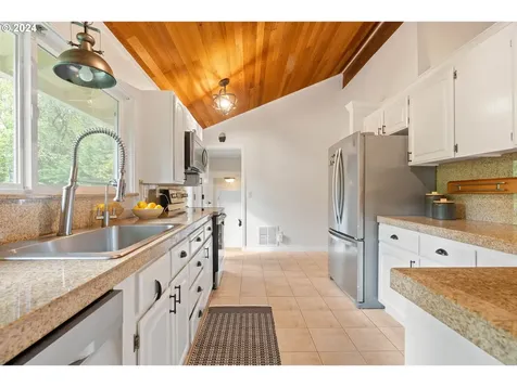 5002 SW Julia Court Portland OR 97221