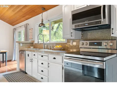 5002 SW Julia Court Portland OR 97221