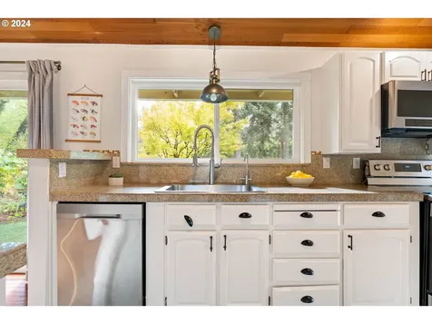5002 SW Julia Court Portland OR 97221