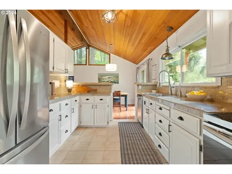 5002 SW Julia Court Portland OR 97221