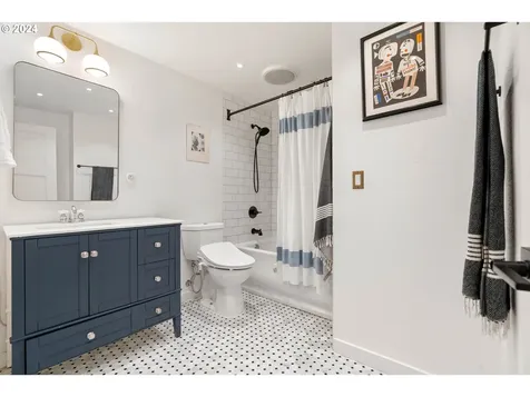 5002 SW Julia Court Portland OR 97221