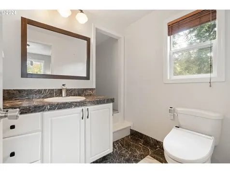 5002 SW Julia Court Portland OR 97221