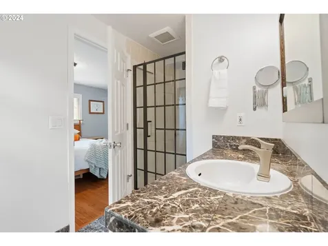 5002 SW Julia Court Portland OR 97221