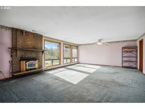 8719 NE Everett Street Portland OR 97220