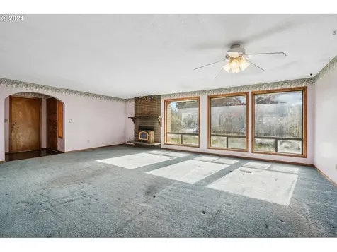8719 NE Everett Street Portland OR 97220