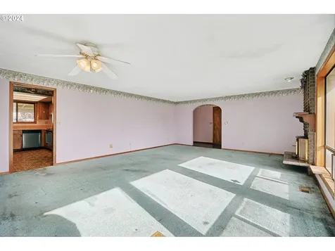 8719 NE Everett Street Portland OR 97220