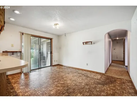 8719 NE Everett Street Portland OR 97220