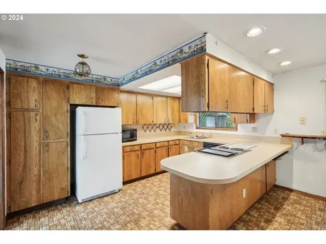 8719 NE Everett Street Portland OR 97220