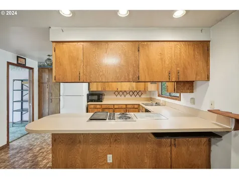 8719 NE Everett Street Portland OR 97220