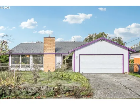 8719 NE Everett Street Portland OR 97220