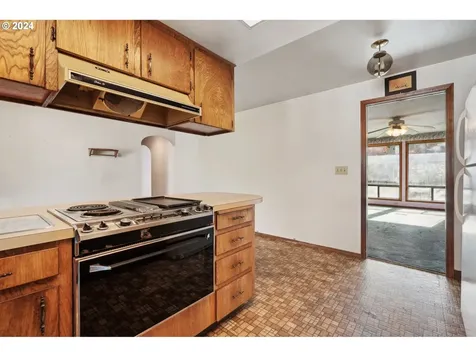 8719 NE Everett Street Portland OR 97220