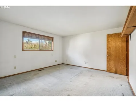 8719 NE Everett Street Portland OR 97220