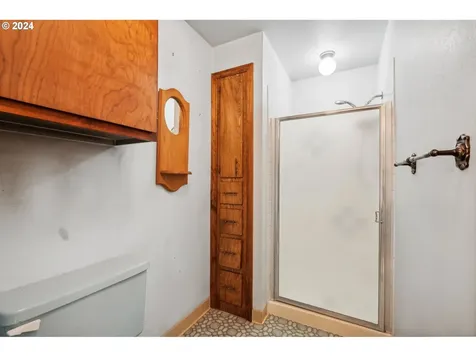 8719 NE Everett Street Portland OR 97220