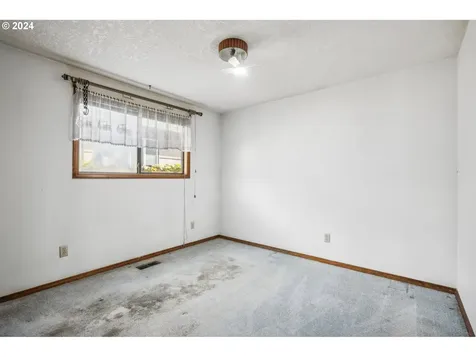 8719 NE Everett Street Portland OR 97220