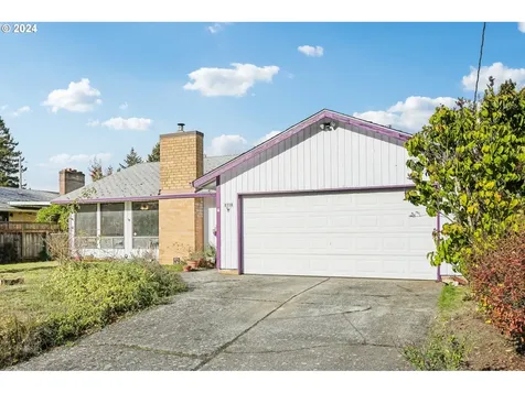 8719 NE Everett Street Portland OR 97220