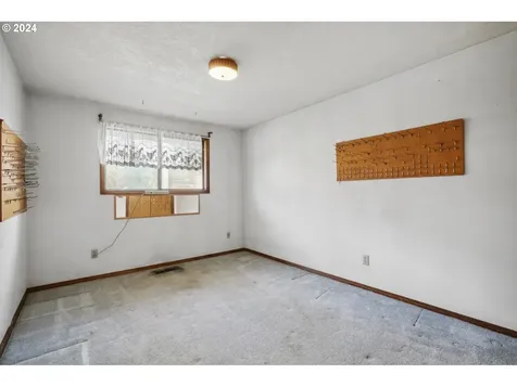 8719 NE Everett Street Portland OR 97220