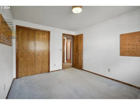 8719 NE Everett Street Portland OR 97220