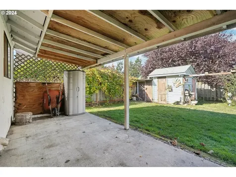 8719 NE Everett Street Portland OR 97220