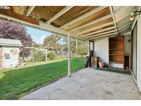 8719 NE Everett Street Portland OR 97220
