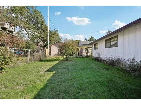 8719 NE Everett Street Portland OR 97220