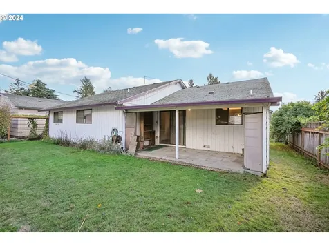 8719 NE Everett Street Portland OR 97220