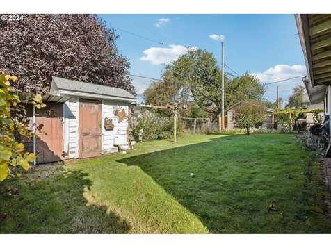 8719 NE Everett Street Portland OR 97220