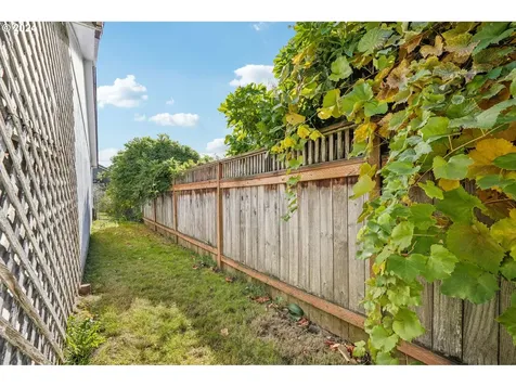 8719 NE Everett Street Portland OR 97220