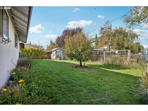 8719 NE Everett Street Portland OR 97220