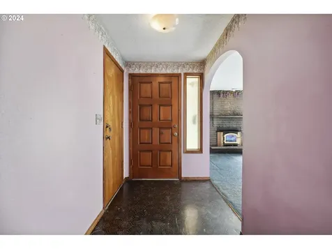8719 NE Everett Street Portland OR 97220