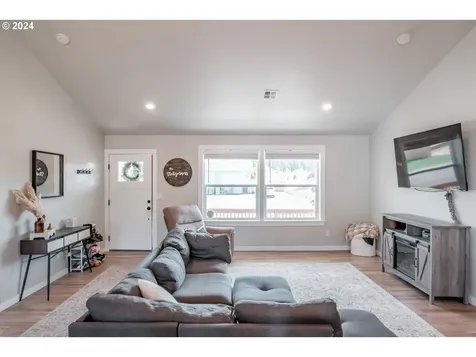 1224 49th Avenue Sweet Home OR 97386