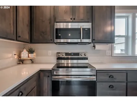 1224 49th Avenue Sweet Home OR 97386