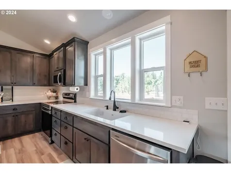 1224 49th Avenue Sweet Home OR 97386