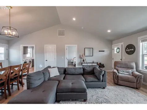 1224 49th Avenue Sweet Home OR 97386