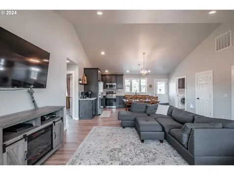 1224 49th Avenue Sweet Home OR 97386
