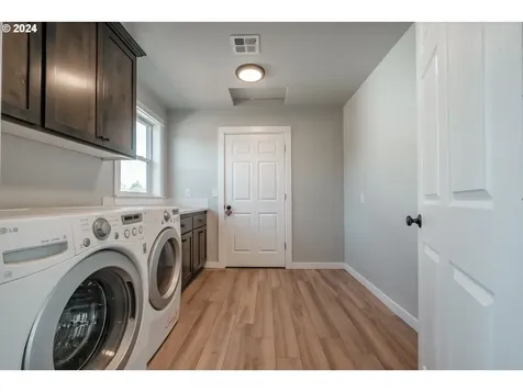 1224 49th Avenue Sweet Home OR 97386