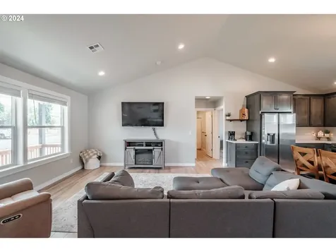 1224 49th Avenue Sweet Home OR 97386