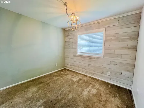 262 Pine Street Sutherlin OR 97479