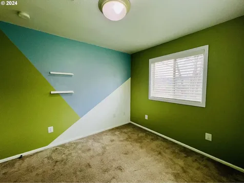 262 Pine Street Sutherlin OR 97479