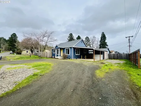 262 Pine Street Sutherlin OR 97479