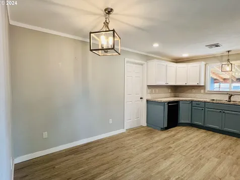 262 Pine Street Sutherlin OR 97479