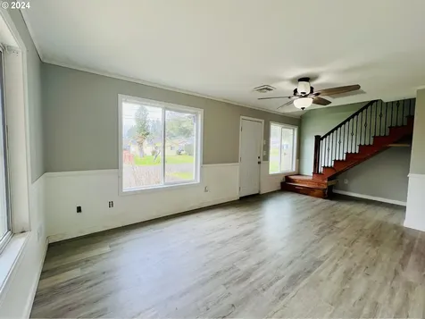 262 Pine Street Sutherlin OR 97479