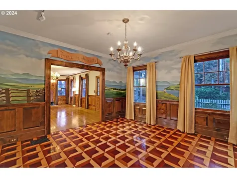 35 SE 60th Avenue Portland OR 97215