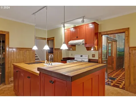 35 SE 60th Avenue Portland OR 97215