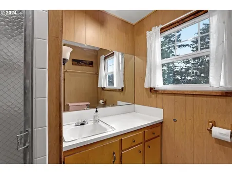 35 SE 60th Avenue Portland OR 97215