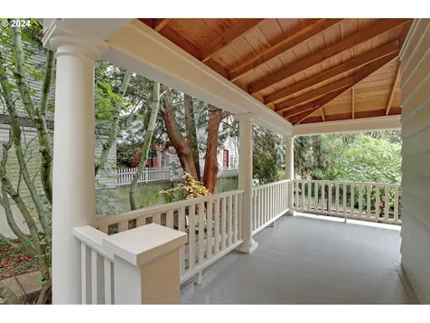 35 SE 60th Avenue Portland OR 97215