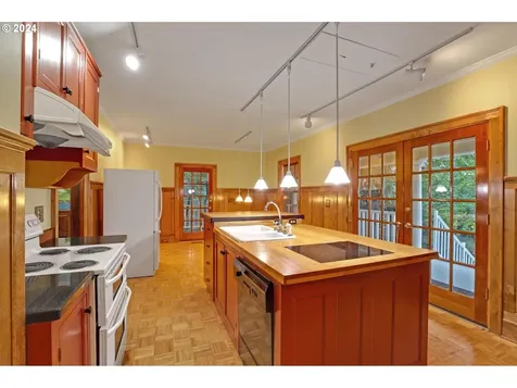 35 SE 60th Avenue Portland OR 97215