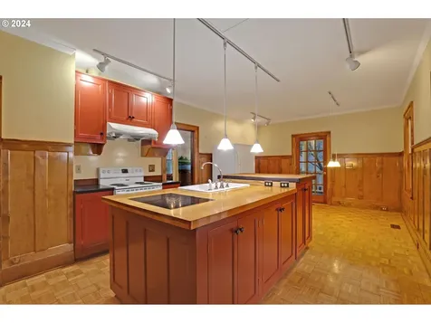 35 SE 60th Avenue Portland OR 97215