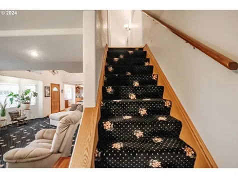 27028 Greenville Road Sweet Home OR 97386